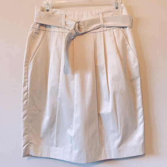 Banana Republic - cream, pleated, belted pencil skirt. Size: US 4 - Picture 1 of 8